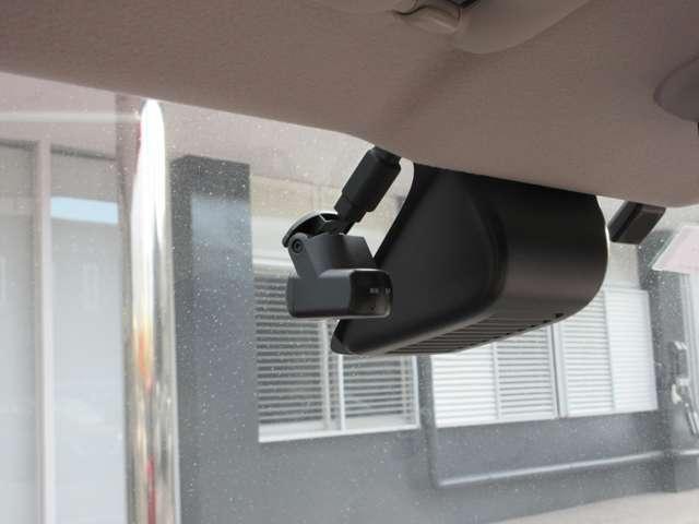 ���Y�����h���C�u���R�[�_�[���t���Ă���܂��I�^�]���̘^����s���Ă���܂��̂ŁA������̂Ƃ��ɖ��ɗ����Ă���܂���I