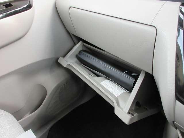 �O���[�u�{�b�N�X�ł��I�㉺�ɃX�y�[�X������A�Ԍ��؂⏬�������[�\�ł�