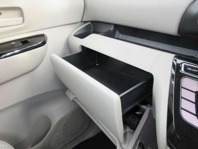 �O���[�u�{�b�N�X�ł��I�㉺�ɃX�y�[�X������A�Ԍ��؂⏬�������[�\�ł�