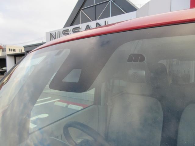 �t�����g�K���X�̏㕔�ɂ͏Փˌy���u���[�L�̑��u���t���Ă���A�����S�ɉ^�]���y����ł����������Ƃ��ł��܂��B