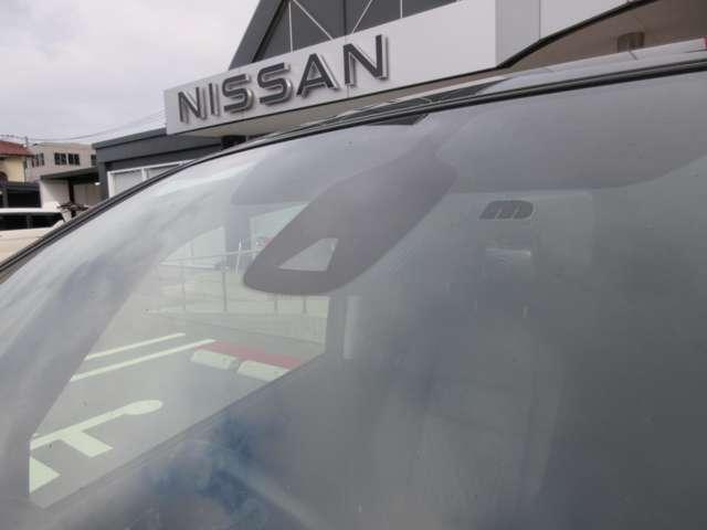 �t�����g�K���X�̏㕔�ɂ͏Փˌy���u���[�L�̑��u���t���Ă���A�����S�ɉ^�]���y����ł����������Ƃ��ł��܂��B