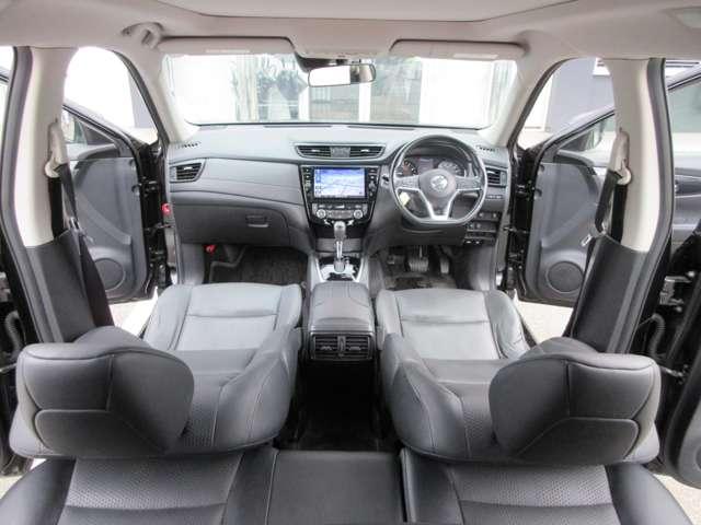 �������肵���^�]�Ȏ���ɂ̓i�r��G�A�R���̑���p�l����ݒu���Ă���܂��̂ŁA����l�ł̉^�]�ł������S�ł��܂��B