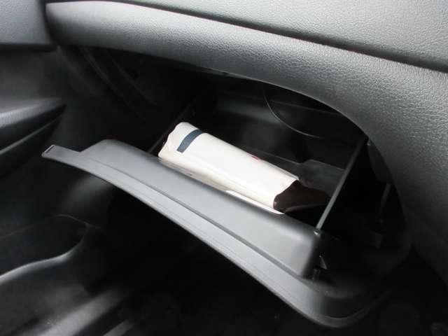 �O���[�u�{�b�N�X�ł��I�㉺�ɃX�y�[�X������A�Ԍ��؂⏬�������[�\�ł�