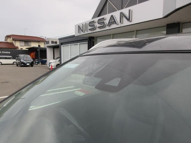 �t�����g�K���X�̏㕔�ɂ͏Փˌy���u���[�L�̑��u���t���Ă���A�����S�ɉ^�]���y����ł����������Ƃ��ł��܂��B