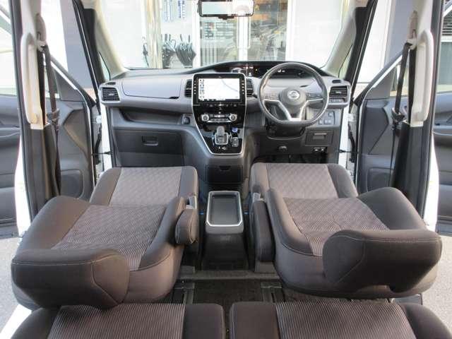 �������肵���^�]�Ȏ���ɂ̓i�r��G�A�R���̑���p�l����ݒu���Ă���܂��̂ŁA����l�ł̉^�]�ł������S�ł��܂��B