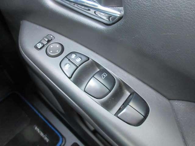 �S�ȃp���[�E�B���h�E�ƂȂ��Ă��܂��B�^�]�Ȃ̓I�[�g�ɂȂ��Ă���̂Ń����^�b�`�J���邱�Ƃ��o���܂��B