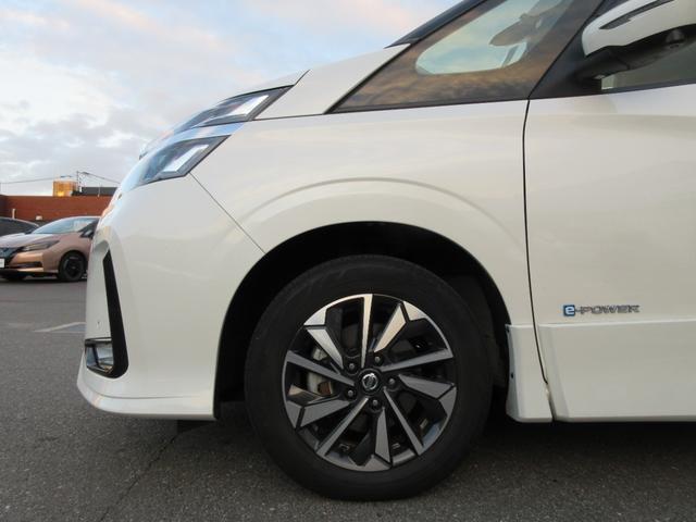 �����̃A���~�z�C�[���́A�����ڂ����łȂ��ϋv������萫�ɂ��D��ăf�U�C��������܂ɍ��킹�������̍����z�C�[���ł���