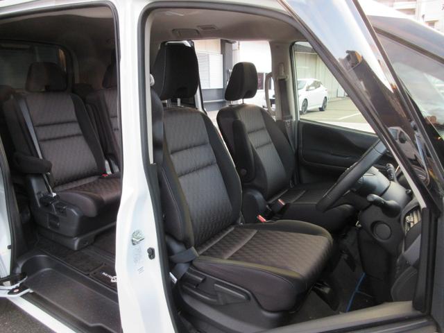 �N�b�V�������\�������A���悭�̂��z�[���h���Ă����t�����g�V�[�g�Ȃ̂ŁA�������Ƃ����^�]���y����Œ����܂��B