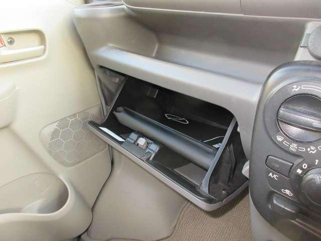 �O���[�u�{�b�N�X�ł��I�㉺�ɃX�y�[�X������A�Ԍ��؂⏬�������[�\�ł�