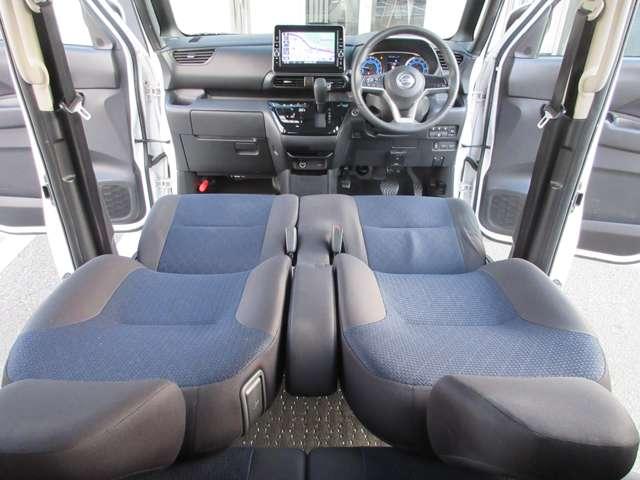 �������肵���^�]�Ȏ���ɂ̓i�r��G�A�R���̑���p�l����ݒu���Ă���܂��̂ŁA����l�ł̉^�]�ł������S�ł��܂��B