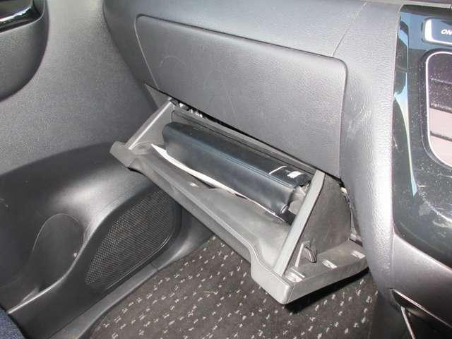 �O���[�u�{�b�N�X�ł��I�㉺�ɃX�y�[�X������A�Ԍ��؂⏬�������[�\�ł�