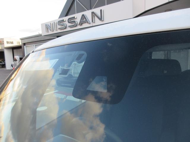 �t�����g�K���X�̏㕔�ɂ͏Փˌy���u���[�L�̑��u���t���Ă���A�����S�ɉ^�]���y����ł����������Ƃ��ł��܂��B