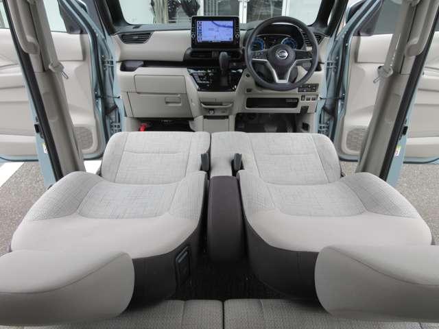 �������肵���^�]�Ȏ���ɂ̓i�r��G�A�R���̑���p�l����ݒu���Ă���܂��̂ŁA����l�ł̉^�]�ł������S�ł��܂��B