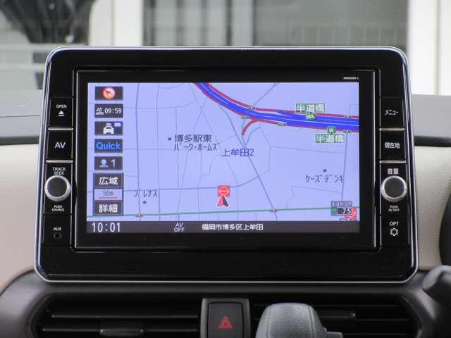 ���Y�����̃������[�i�r�t���ł��B�m��Ȃ��ꏊ�ɂ��o�����̍ۂɂ͔��Ɋ��􂵂܂��B�a�����������������𓋍ڂ��Ă���܂��̂ŁA�^�]���ł��n���Y�t���[�ɂĒʘb���s�����Ƃ��ł��܂��B