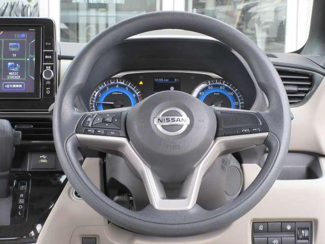 �X�e�A�����O�X�C�b�`���ځI�n���h���ЂƂŎ�𗣂��Ȃ��Ă��^�]�����������炳�Ȃ��Ă����삪�o���ĕ֗��ł�