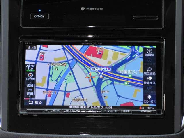 �������[�i�r�t���ł��B�m��Ȃ��ꏊ�ɂ��o�����̍ۂɂ͔��Ɋ��􂵂܂��B�a�����������������𓋍ڂ��Ă���܂��̂ŁA�^�]���ł��n���Y�t���[�ɂĒʘb���s�����Ƃ��ł��܂��B