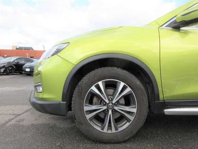 �����̃A���~�z�C�[���́A�����ڂ����łȂ��ϋv������萫�ɂ��D��ăf�U�C��������܂ɍ��킹�������̍����z�C�[���ł���