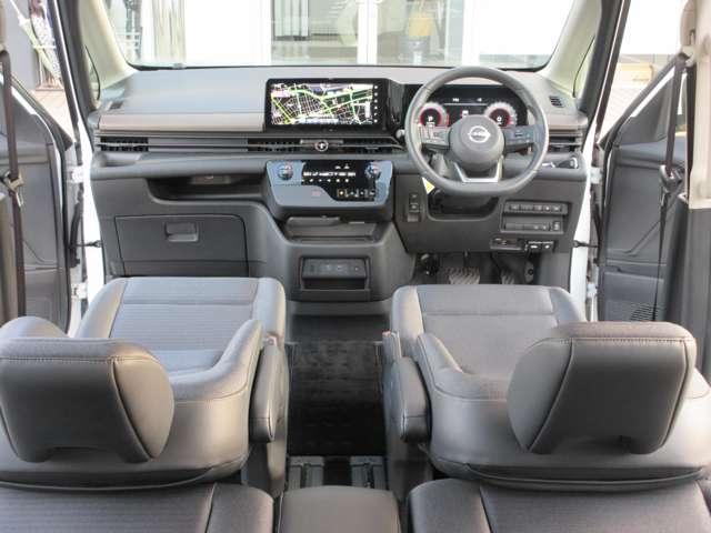 セレナ ２．０　ハイウェイスターＶ　メモリーナビ・後席モニター・アランドビュ　地上デジタル　ＬＫＡ　追従クルーズ　アイドリングＳ　スマートキー＆プッシュスタート　両側自動ドア　ＬＥＤヘッドライト　３列シート　Ｂカメラ　ワンオーナー（3枚目）