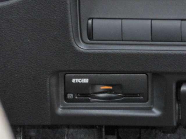 セレナ ２．０　ハイウェイスターＶ　メモリーナビ・後席モニター・アランドビュ　地上デジタル　ＬＫＡ　追従クルーズ　アイドリングＳ　スマートキー＆プッシュスタート　両側自動ドア　ＬＥＤヘッドライト　３列シート　Ｂカメラ　ワンオーナー（13枚目）