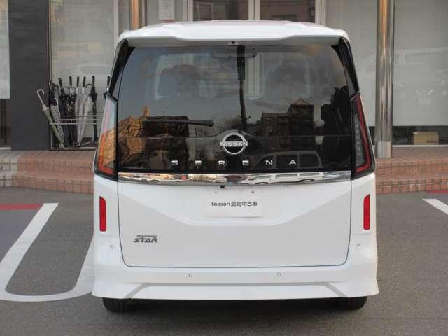 セレナ ２．０　ハイウェイスターＶ　メモリーナビ・後席モニター・アランドビュ　地上デジタル　ＬＫＡ　追従クルーズ　アイドリングＳ　スマートキー＆プッシュスタート　両側自動ドア　ＬＥＤヘッドライト　３列シート　Ｂカメラ　ワンオーナー（42枚目）