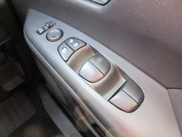 �S�ȃp���[�E�B���h�E�ƂȂ��Ă��܂��B�^�]�Ȃ̓I�[�g�ɂȂ��Ă���̂Ń����^�b�`�J���邱�Ƃ��o���܂��B