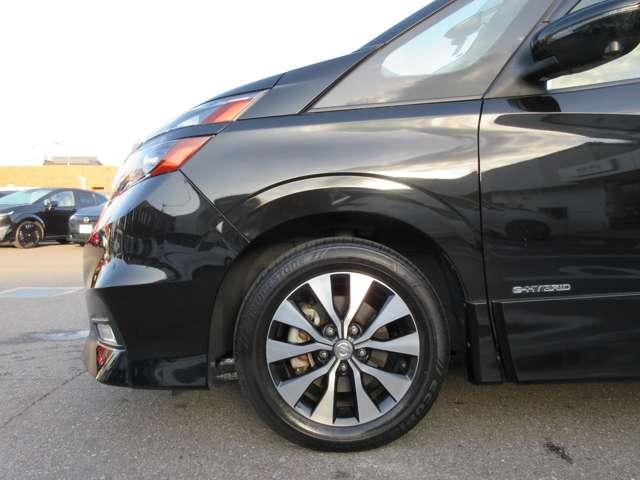 �����̃A���~�z�C�[���́A�����ڂ����łȂ��ϋv������萫�ɂ��D��ăf�U�C��������܂ɍ��킹�������̍����z�C�[���ł���