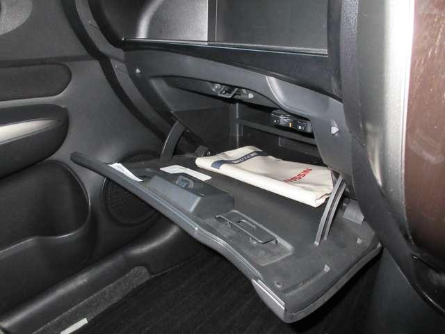 ノート １．２　アクシス　社外メモリーナビ・地デジＴＶ・バックカメラ　アイスト　スマキー　ナビＴＶ　１オーナー　ＥＴＣ　パワーウィンドウ　地デジ　ＡＡＣ　Ｂカメラ（13枚目）