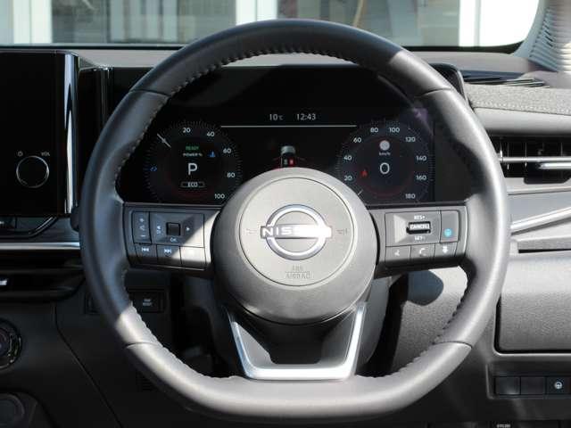 �n���h���̉E���ɂ̓v���p�C���b�g�V�X�e���̃X�C�b�`���t���Ă���̂ŁA�������H�̉^�]���y�ɂȂ�܂���I�����̃I�[�f�B�I����̃X�C�b�`�ɂĉ��ʒ��������i�r�𒼐ڐG�邱�ƂȂ����삪�ł��܂��B