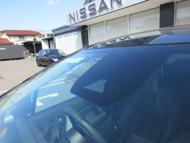 �t�����g�K���X�̏㕔�ɂ͏Փˌy���u���[�L�̑��u���t���Ă���A�����S�ɉ^�]���y����ł����������Ƃ��ł��܂��B