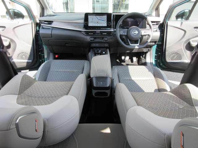 �������肵���^�]�Ȏ���ɂ̓i�r��G�A�R���̑���p�l����ݒu���Ă���܂��̂ŁA����l�ł̉^�]�ł������S�ł��܂��B