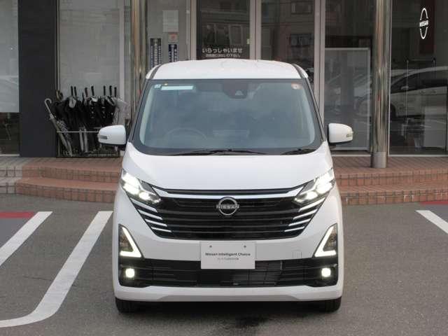 �w�b�h���C�g�ɉ����āA�t�H�O�����v�����ڂ��Ă���܂��̂ŁA�R���𑖂�ۂ����E���m�ۂ��₷���ł��I