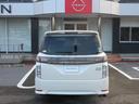 プライバシ-ガラスが装備されています。外を見るときは気にならずに、後方車両から車内が見えにくい設計です。