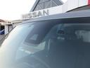 フロントガラスの上部には衝突軽減ブレーキの装置も付いており、より安全に運転を楽しんでいただくことができます。