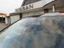フロントガラスの上部には衝突軽減ブレーキの装置も付いており、より安全に運転を楽しんでいただくことができます。