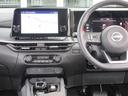 すっきりした運転席周りにはナビやエアコンの操作パネルを設置しておりますので、お一人での運転でもご安心できます。