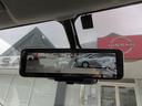 ルームミラーをミラーモード、モニターモードに切り替えができるスマートルームミラーとなります!アラウンドビューモニターの表示といった機能もあり、より周囲の確認がしやすくなる装備となっております。