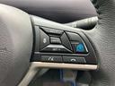 ハンドルの右側にはプロパイロットシステムのスイッチが付いているので、高速道路の運転が楽になりますよ！左側のオーディオ操作のスイッチにて音量調整等をナビを直接触ることなく操作ができます。