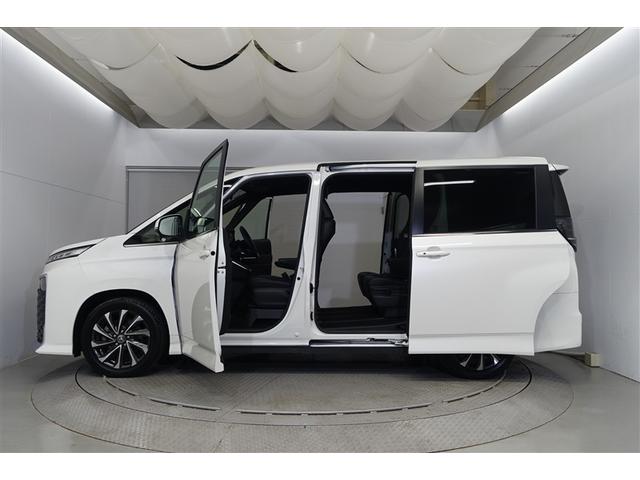 ヴォクシー Ｓ－Ｚ　ＤＶＤ再生機能　スマートキープッシュスタート　両側電動パワースライドドア　パワーウインドウ　１オナ　ＥＴＣ車載器　ＬＥＤライト　デュアルエアコン　アルミホイール　盗難防止装置　記録簿　横滑り防止機能（2枚目）