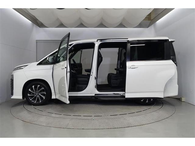 ヴォクシー ハイブリッドS-Z パワーウィンドウ DVD再生機能 インテリキー 横滑防止装置 地デジTV アクティブクルーズコントロール 1オナ フルオートエアコン リアカメラ エアバッグ ABS 100V充電 ナビTV WAC(2枚目)