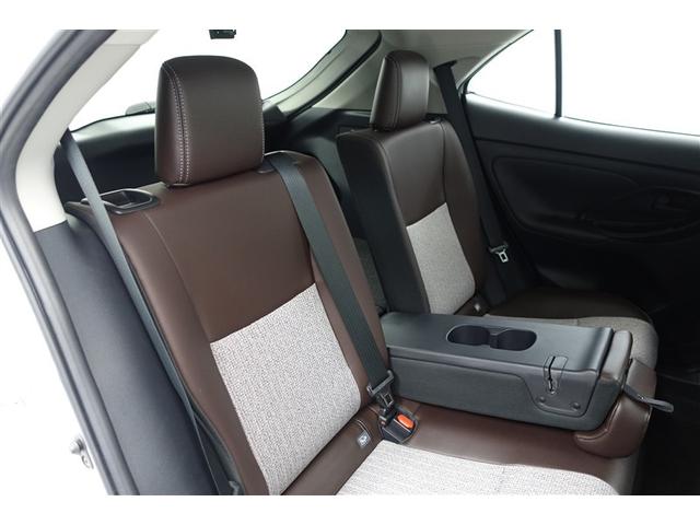 �Z�J���h�V�[�g�̃Z���^�[�ɂ̓A�[�����X�g��������܂��B�K�v�Ȃ����͒��ˏグ�ĉ��K�ȋ�Ԃ��I�@�������h���C�u���ꂽ�����͕I���|���Ȃ���̂�т�h���C�u�o���܂���