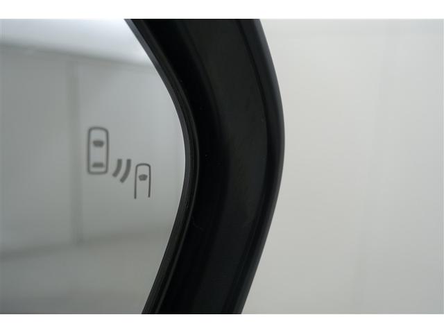 ���u���C���h�X�|�b�g���j�^�[�t���ł��A�ׂ̎Ԑ��𑖂�ԗ������[�_�[�Ō��m�A�h�A�~���[�ł͊m�F���ɂ����㑤���G���A�̎ԗ������m�点�������܂��B