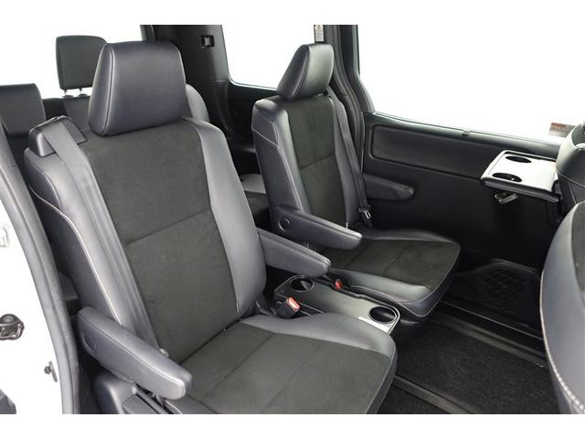 �Z�J���h�V�[�g�͂����̒ʂ�̍L�X��Ԃł���@�t�����g�V�[�g�ɕG���Ԃ��鎖���Ȃ��������������ƍ���܂��I�@���^�Ԃɂ͂Ȃ��������Ƃ����X�y�[�X�͂Ƃ��Ă����͂ł����