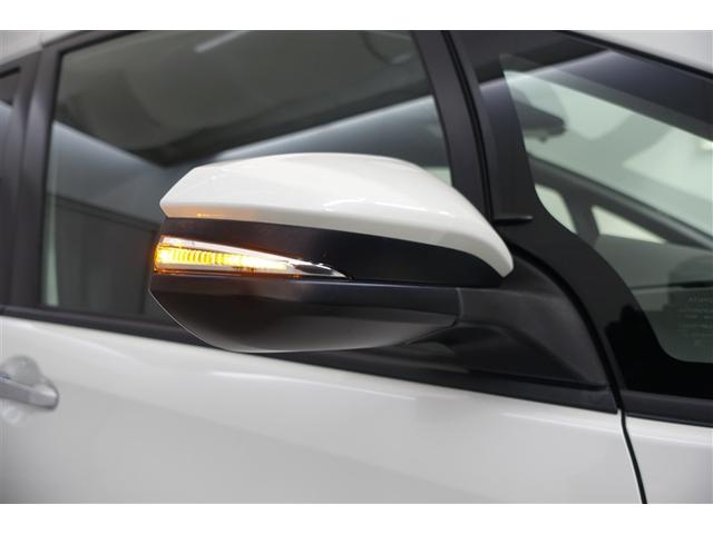 �T�C�h�^�[�������v�t���h�A�~���[�͉E���܎��ɂ܂��̃N���}����s�҂��王�F�����m�ۂ��܂��B