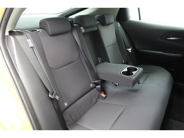 �Z�J���h�V�[�g�̃Z���^�[�ɂ̓A�[�����X�g��������܂��B�K�v�Ȃ����͒��ˏグ�ĉ��K�ȋ�Ԃ��I�@�������h���C�u���ꂽ�����͕I���|���Ȃ���̂�т�h���C�u�o���܂���