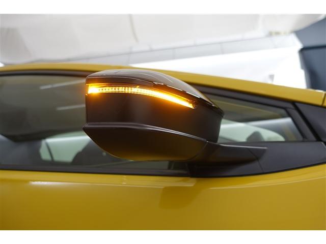 �T�C�h�^�[�������v�t���h�A�~���[�͉E���܎��ɂ܂��̃N���}����s�҂��王�F�����m�ۂ��܂��B