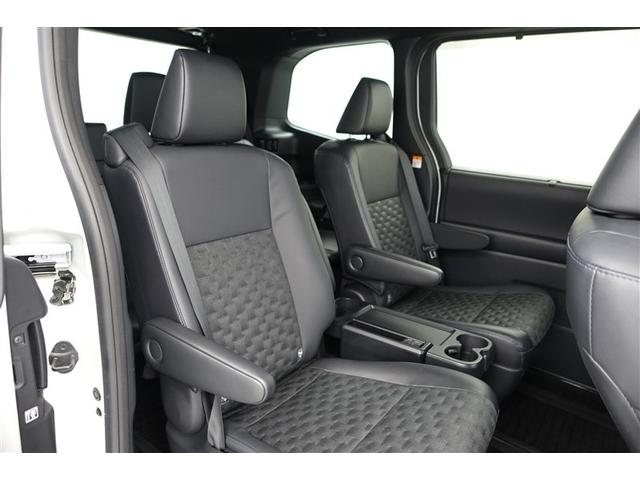 ヴォクシー Ｓ－Ｚ　ＤＶＤ再生機能　スマートキープッシュスタート　両側電動パワースライドドア　パワーウインドウ　１オナ　ＥＴＣ車載器　ＬＥＤライト　デュアルエアコン　アルミホイール　盗難防止装置　記録簿　横滑り防止機能（6枚目）