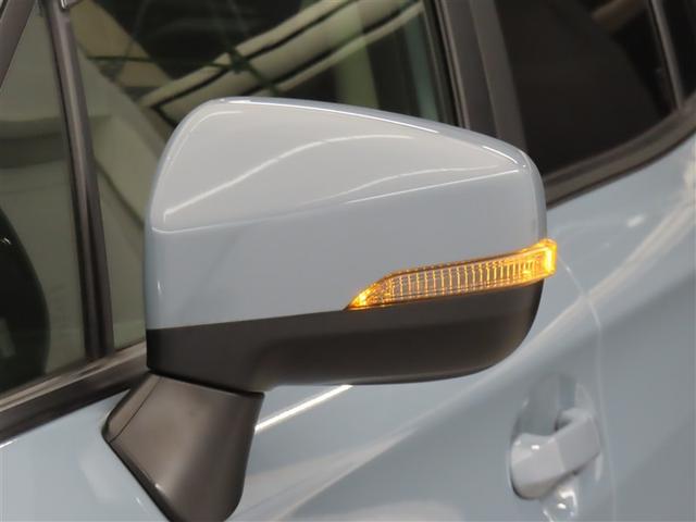 �T�C�h�^�[�������v�t���h�A�~���[�͉E���܎��ɂ܂��̃N���}����s�҂��王�F�����m�ۂ��܂��B