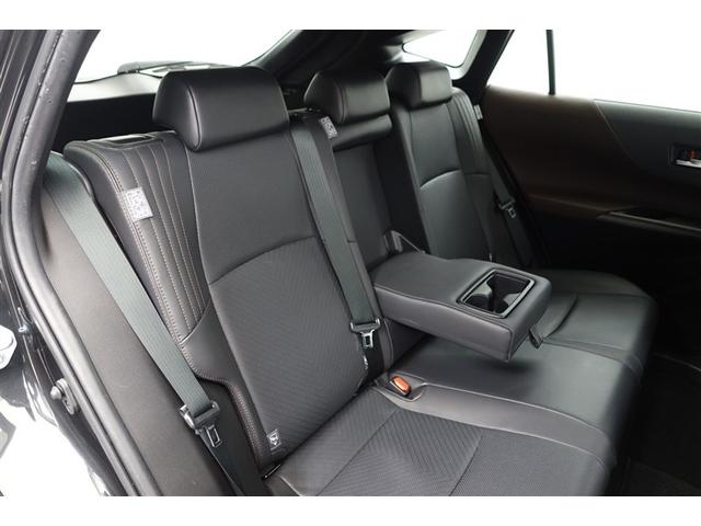 �Z�J���h�V�[�g�̃Z���^�[�ɂ̓A�[�����X�g��������܂��B�K�v�Ȃ����͒��ˏグ�ĉ��K�ȋ�Ԃ��I�@�������h���C�u���ꂽ�����͕I���|���Ȃ���̂�т�h���C�u�o���܂���