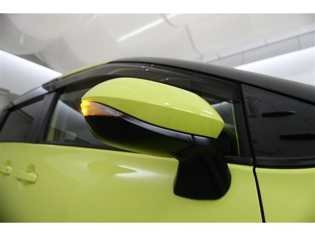 �T�C�h�^�[�������v�t���h�A�~���[�͉E���܎��ɂ܂��̃N���}����s�҂��王�F�����m�ۂ��܂��B