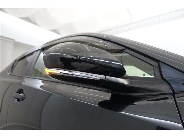 �T�C�h�^�[�������v�t���h�A�~���[�͉E���܎��ɂ܂��̃N���}����s�҂��王�F�����m�ۂ��܂��B